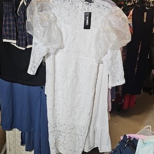 Nwt Lace Floral Gown Puff Shoulders